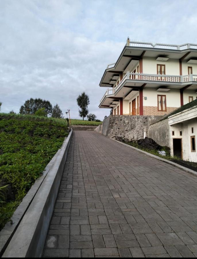 Bromo Seruni Astungkara Homestay Проболинго Екстериор снимка