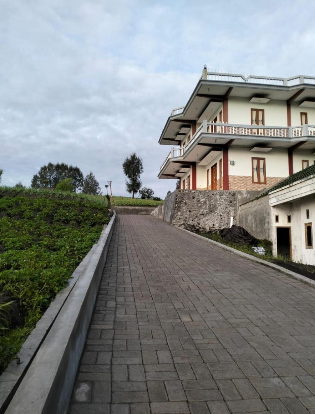 Bromo Seruni Astungkara Homestay Проболинго Екстериор снимка